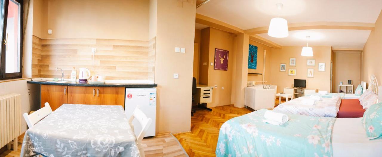 Universe Hostel Скопие Екстериор снимка